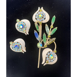 Vtg JULIANA DE Green Blue Aurora Crystal White Petal Floral Brooch Earrings SET